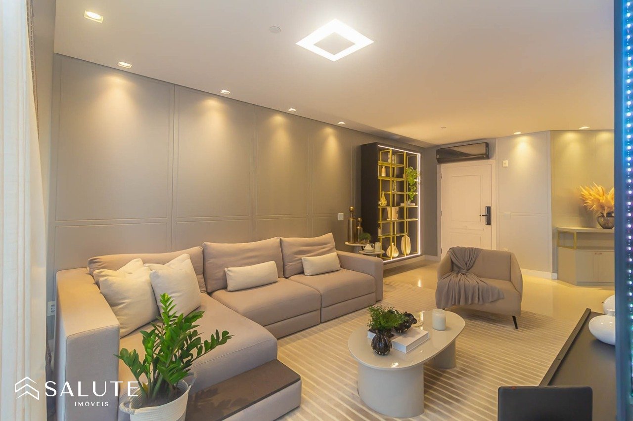 Apartamento á Venda com 4 Suítes no Centro