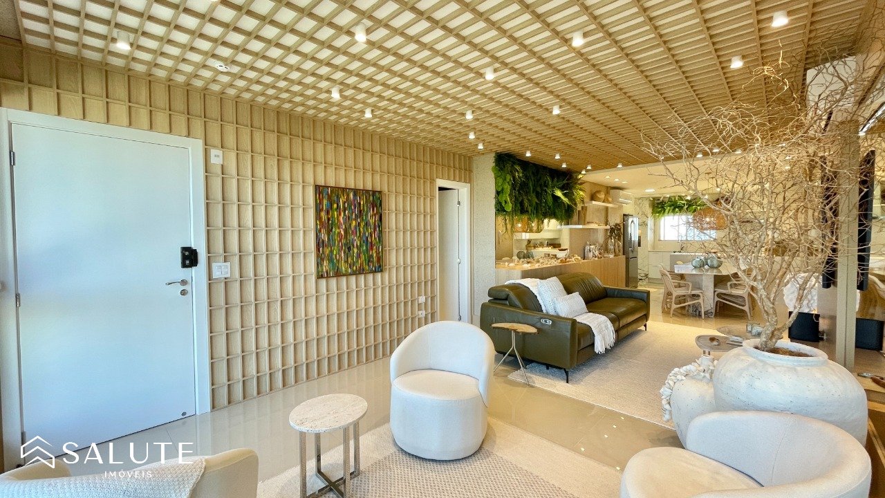 Apartamento à venda com 4 suítes na Barra Sul