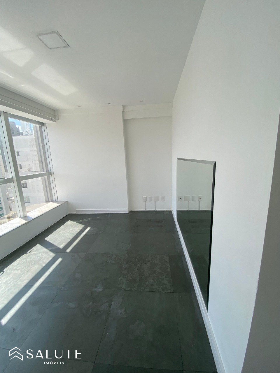 Sala Comercial à venda no Pioneiros