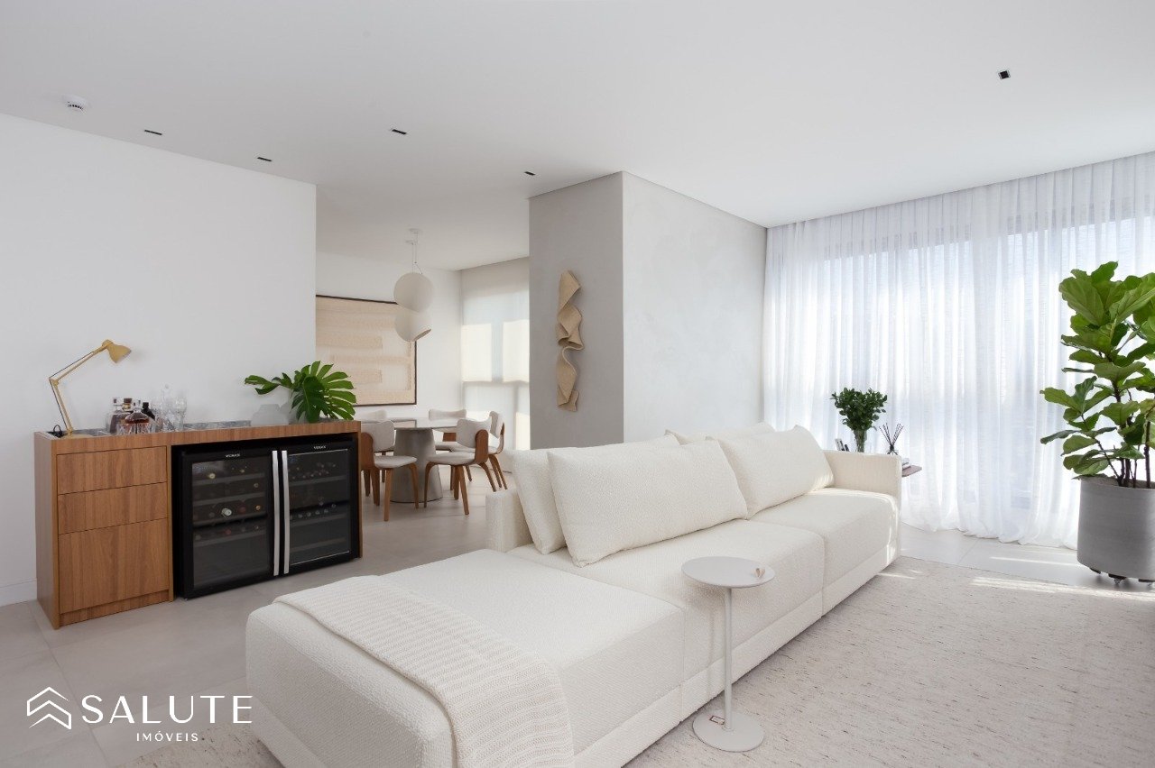 Apartamento locação anual 3 suítes no Centro