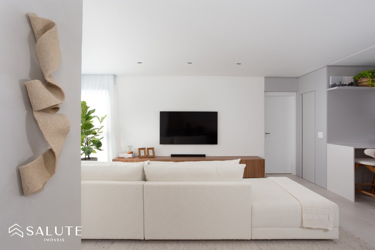 Apartamento locação anual 3 suítes no Centro