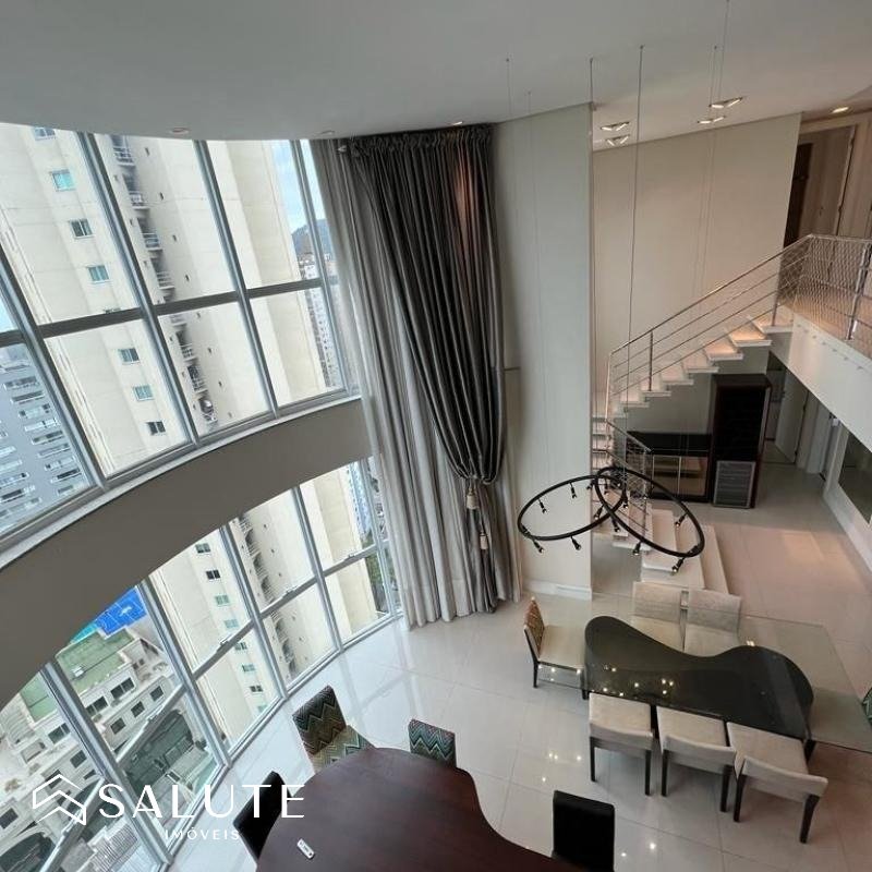 Apartamento á venda 4 suítes na Barra Sul