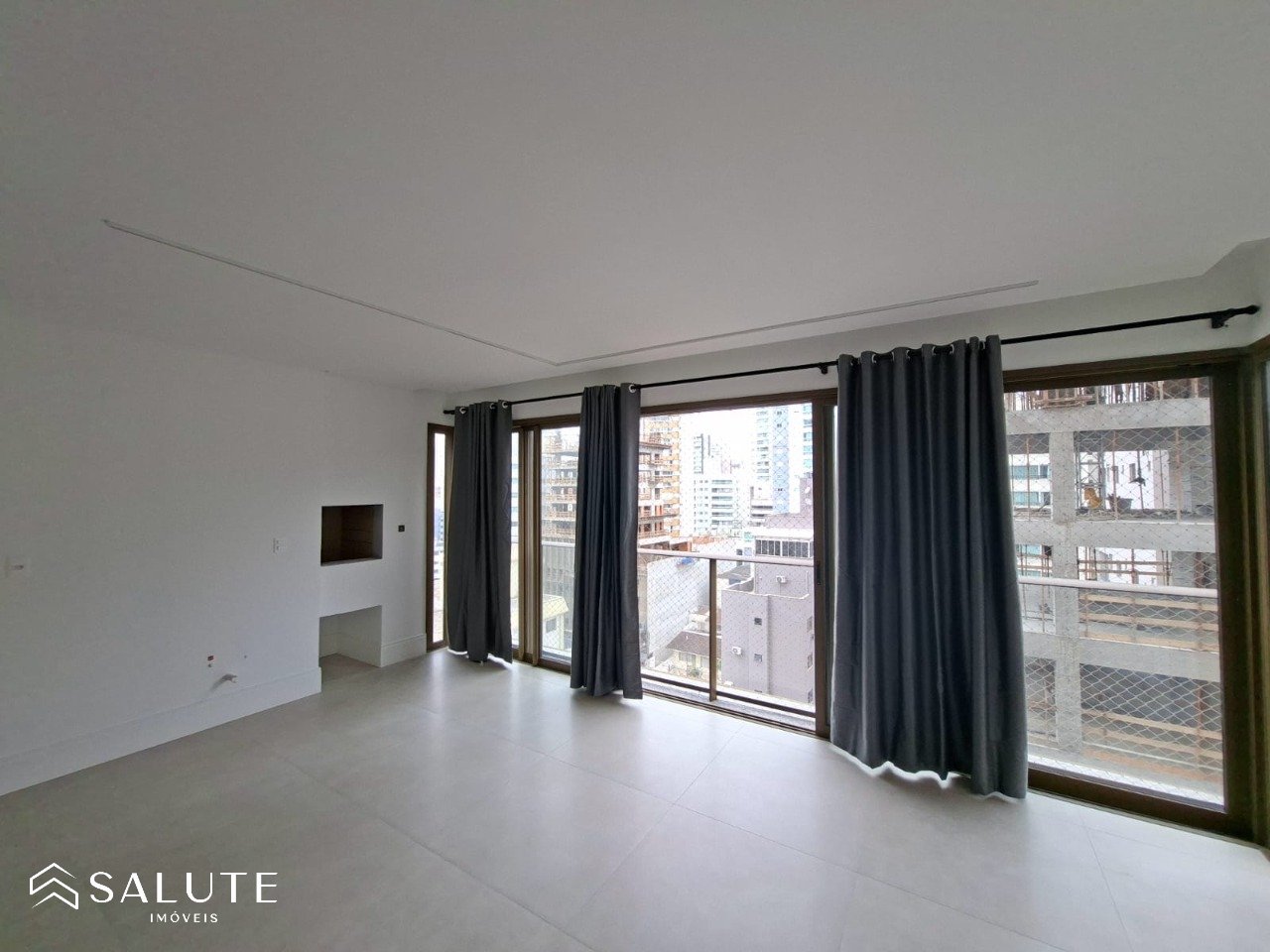 Apartamento à venda com 4 suítes no Centro