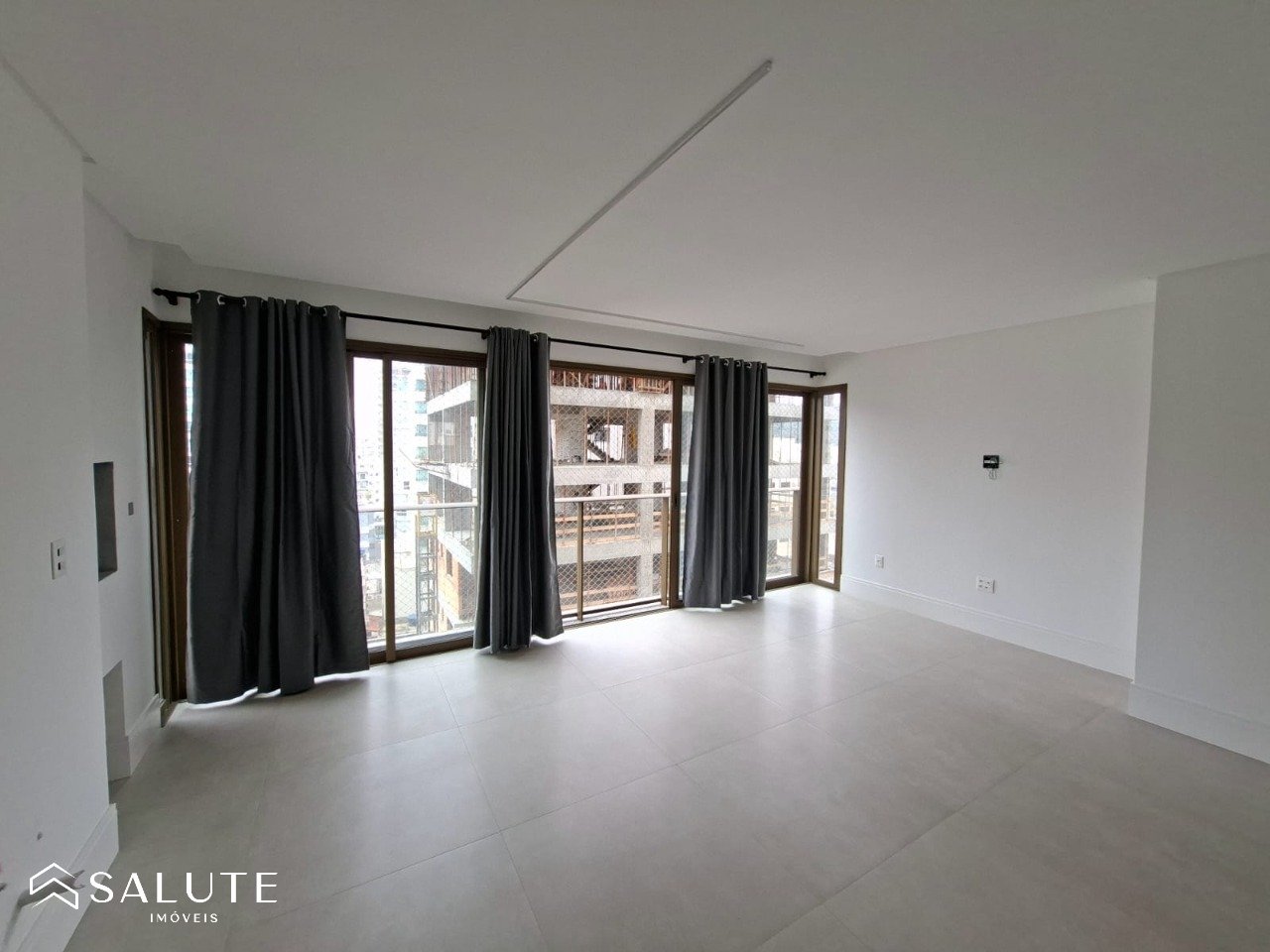 Apartamento à venda com 4 suítes no Centro