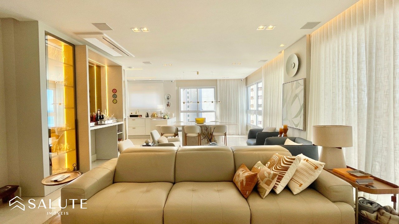 Apartamento à Venda com 3 Suítes no Centro