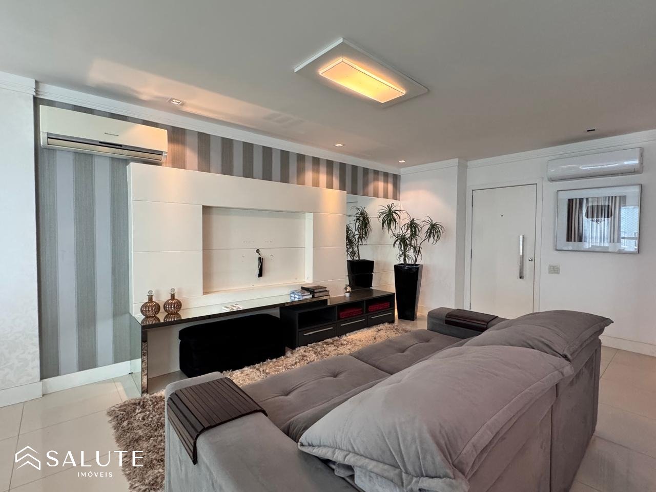 Apartamento Aluguel anual 3 suítes no Centro