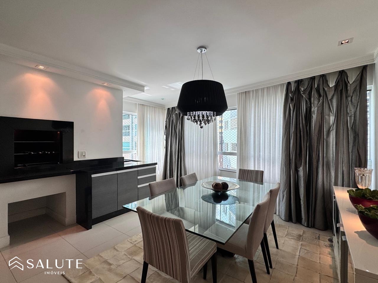 Apartamento Aluguel anual 3 suítes no Centro