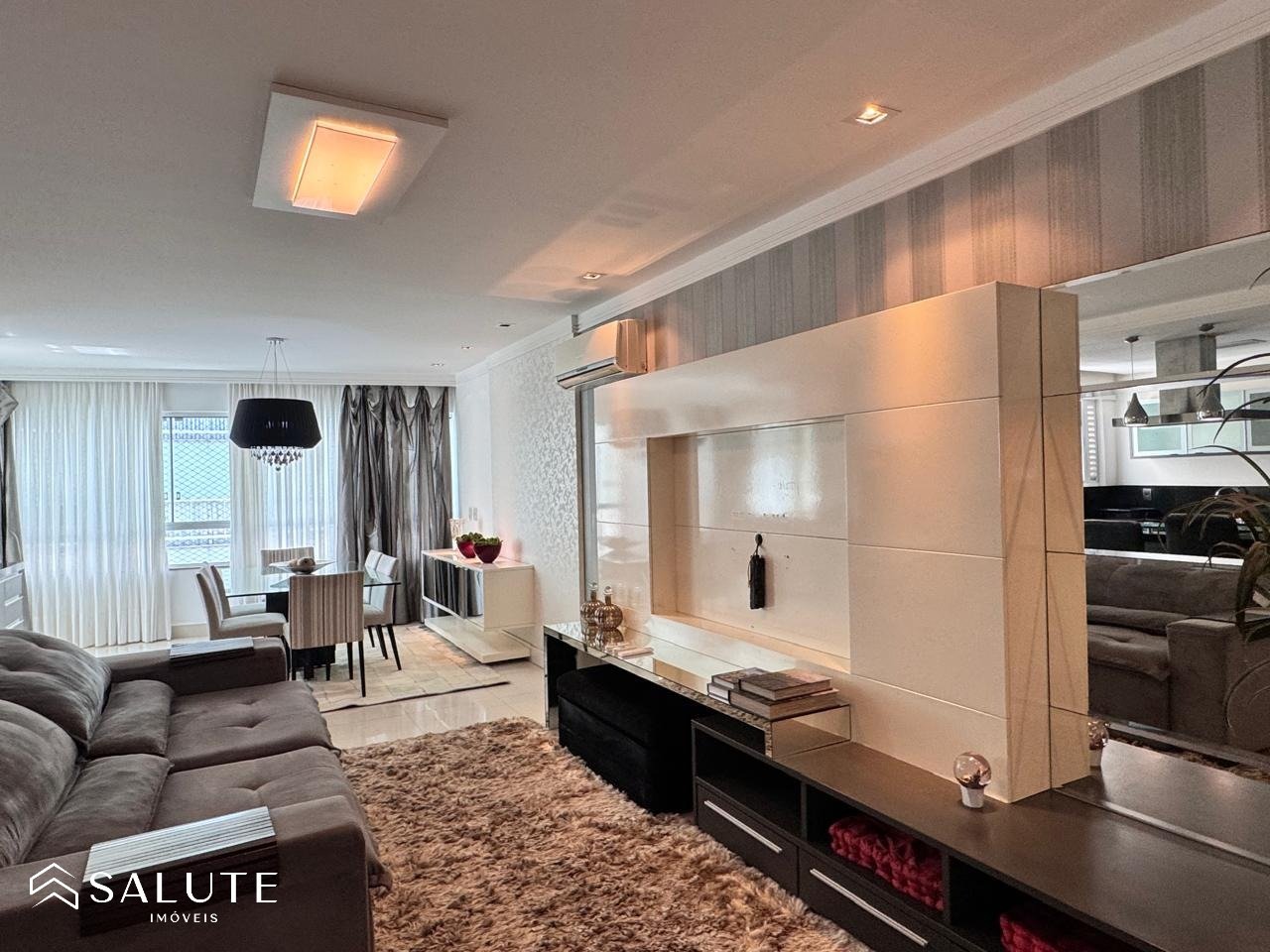 Apartamento Aluguel anual 3 suítes no Centro