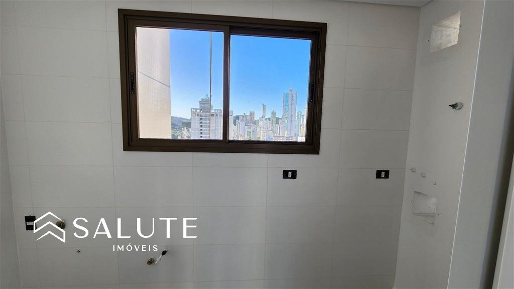 Apartamento novo com 04 suítes