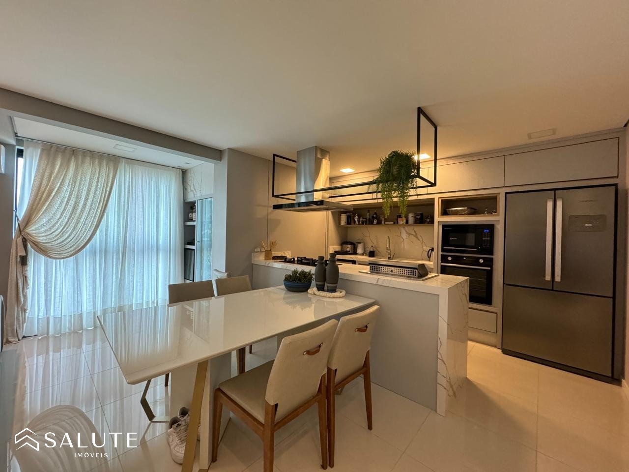 Apartamento á venda 3 dormitórios Praia Brava