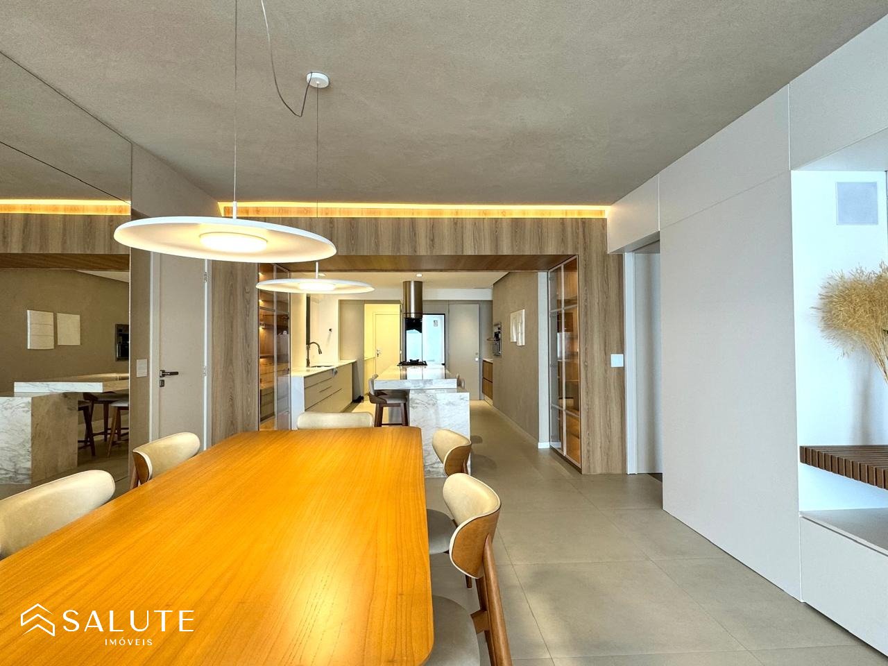 Apartamento à Venda 3 suítes no Centro