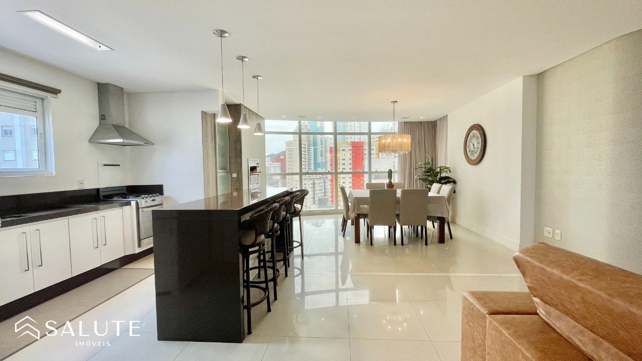 Apartamento á venda com 3 suítes na barra sul