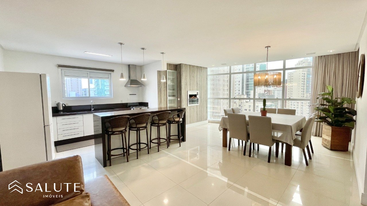 Apartamento á venda com 3 suítes na barra sul