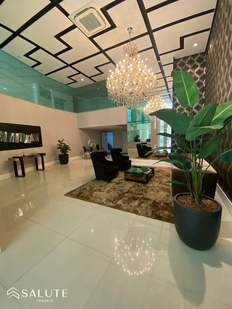 Apartamento locação com 4 suítes na Barra Norte