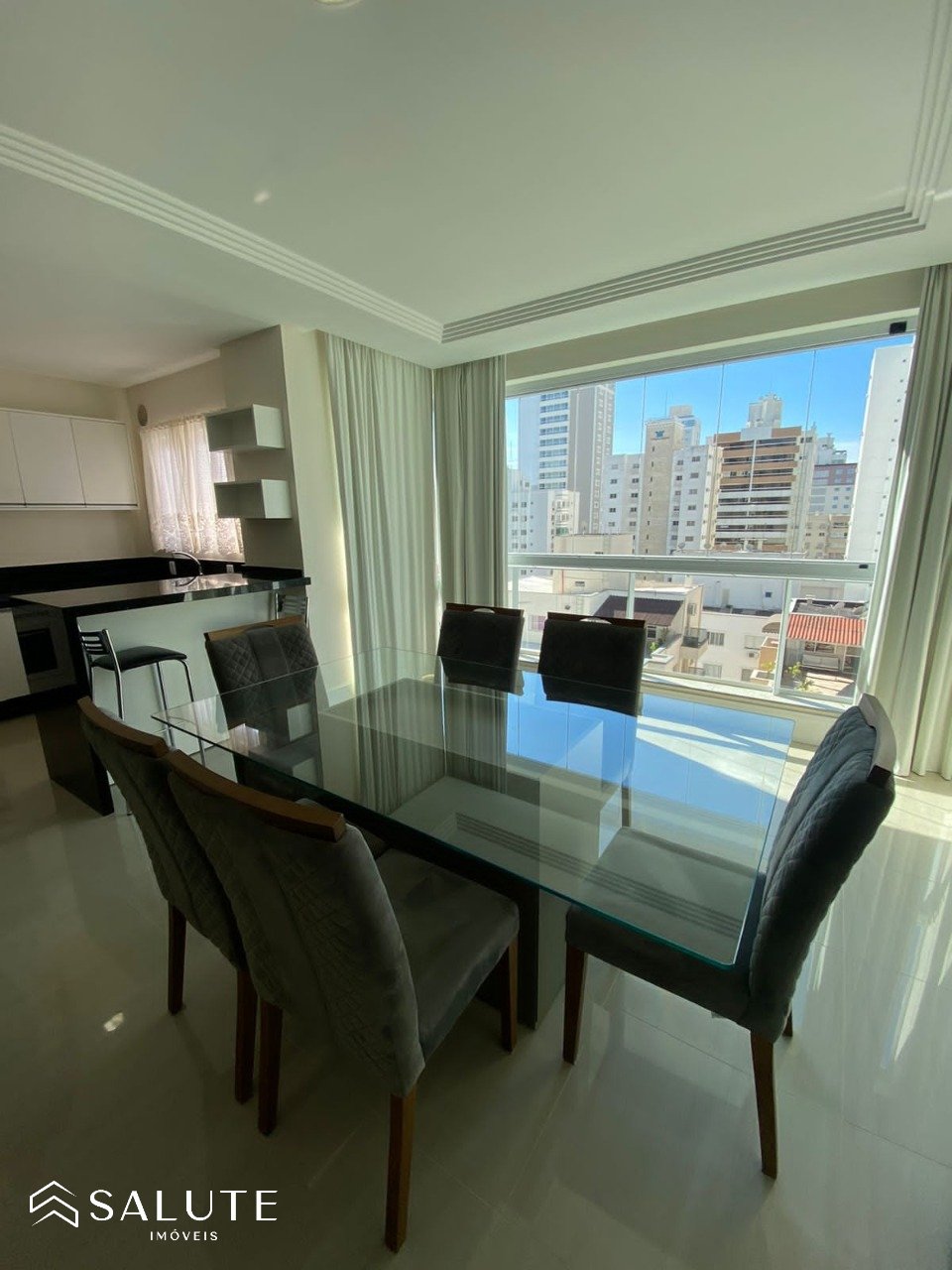 Apartamento locação com 4 suítes na Barra Norte