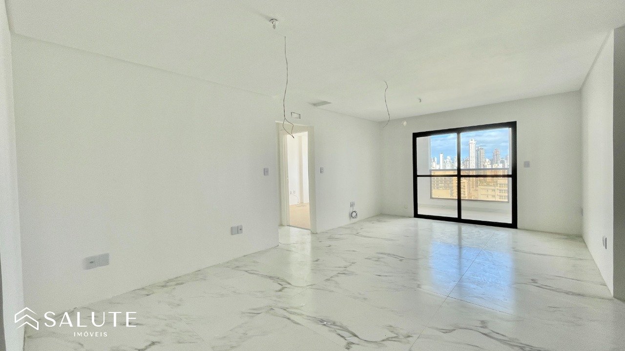 Apartamento à Venda com 4 Suítes no Centro