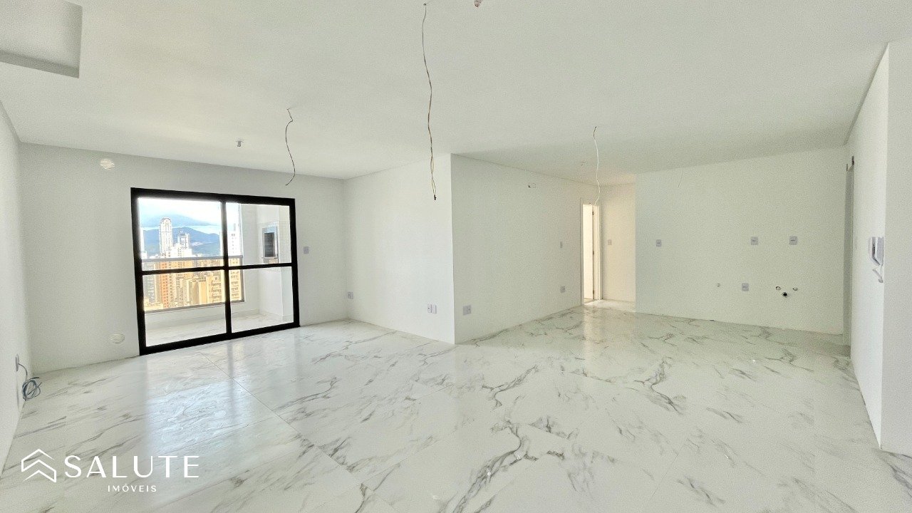 Apartamento à Venda com 4 Suítes no Centro