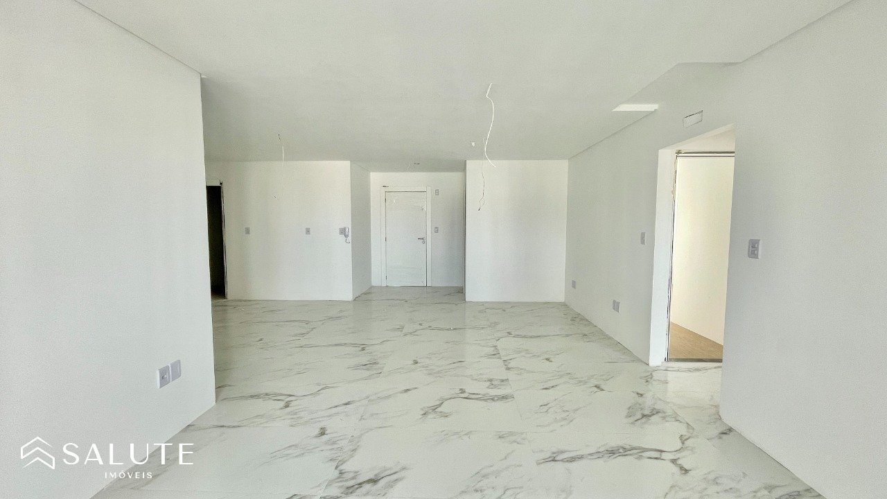 Apartamento à Venda com 4 Suítes no Centro