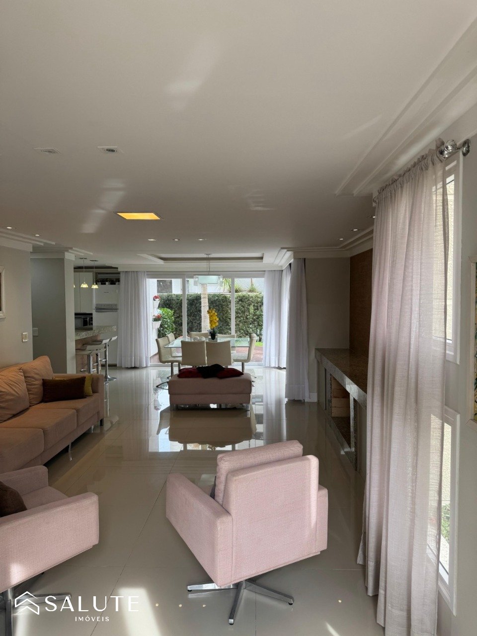 Casa locação anual em condomínio
