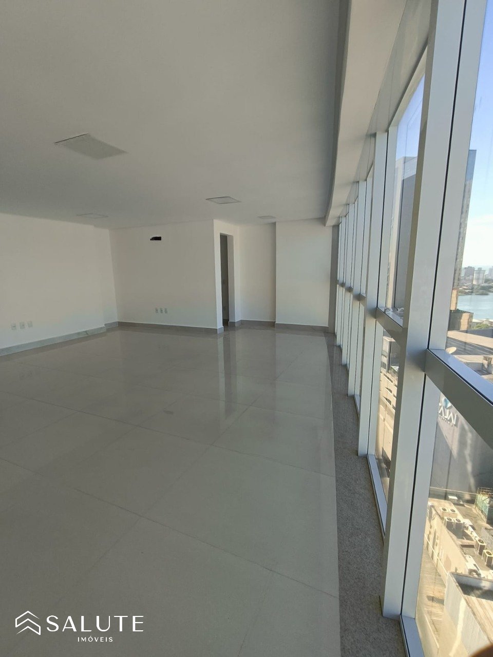 Sala comercial aluguel anual no Centro