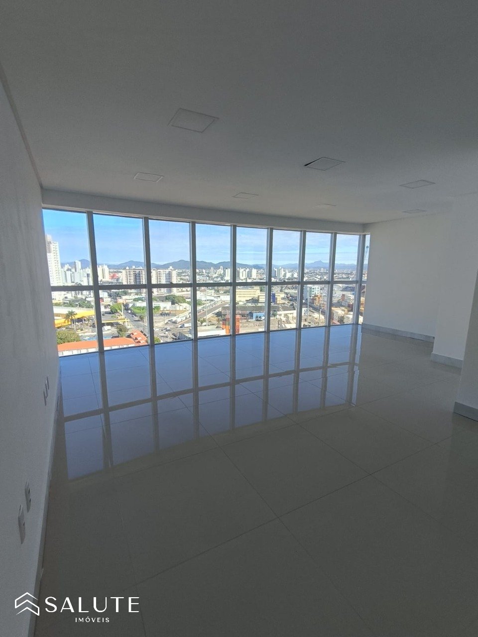 Sala comercial aluguel anual no Centro