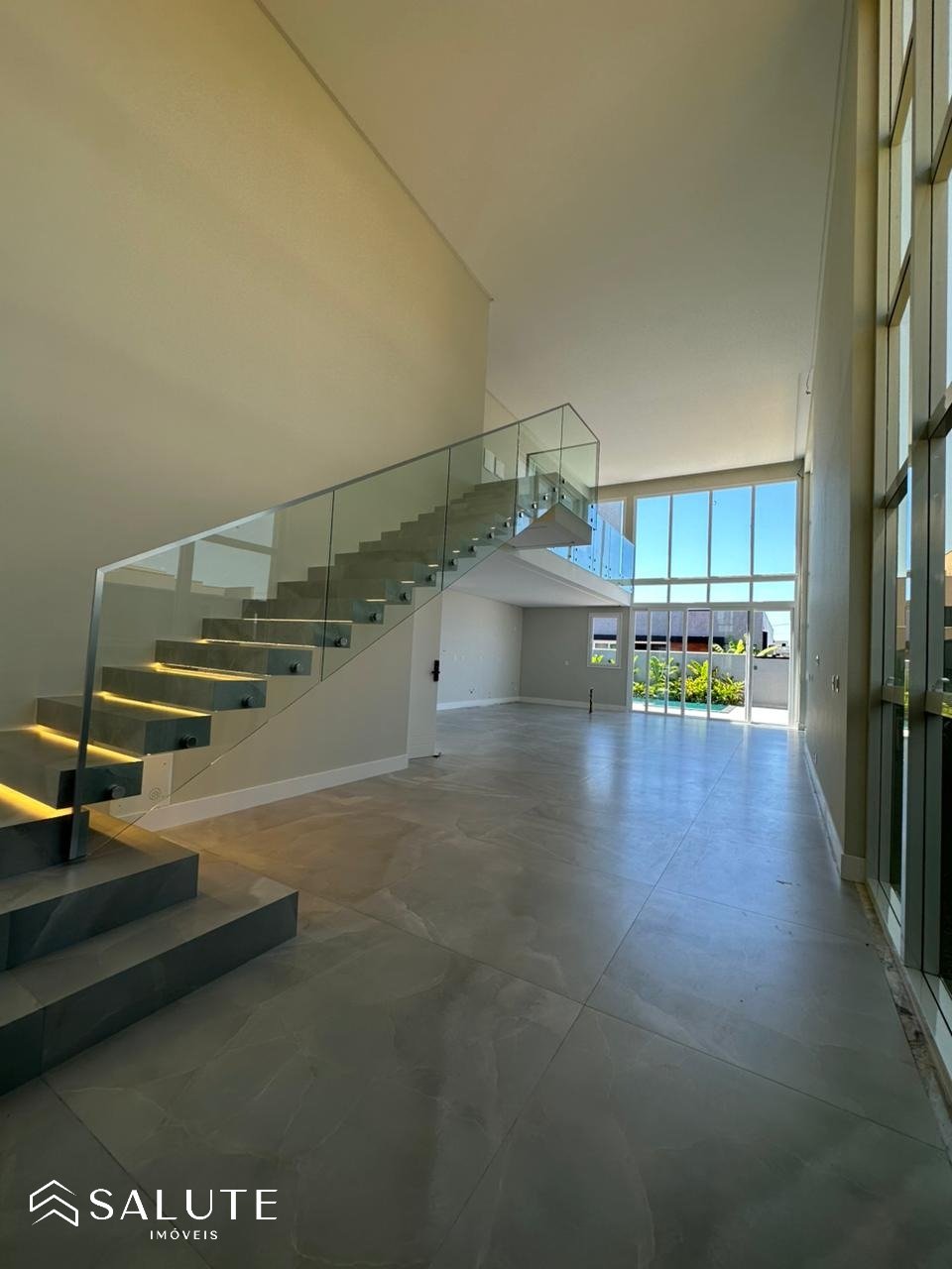 Casa à venda com 3 suítes em Camboriú