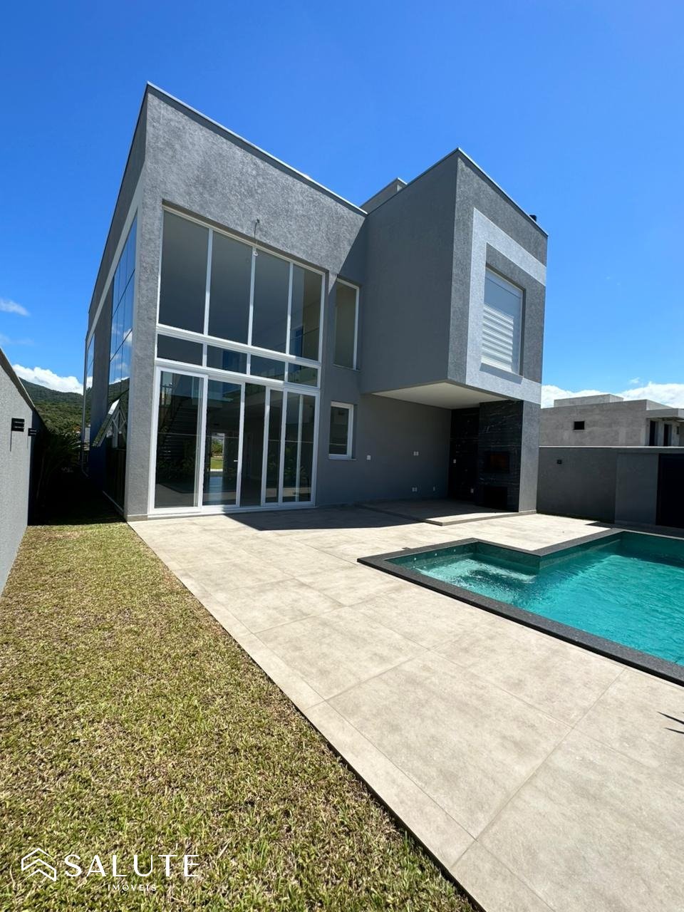 Casa à venda com 3 suítes em Camboriú