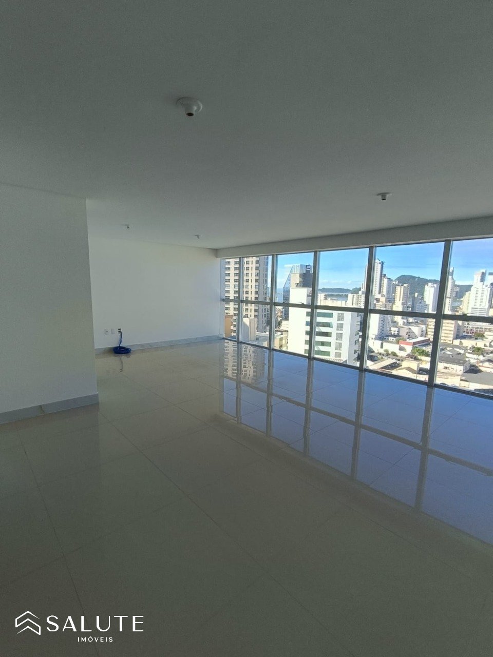 Sala comercial aluguel anual no Centro