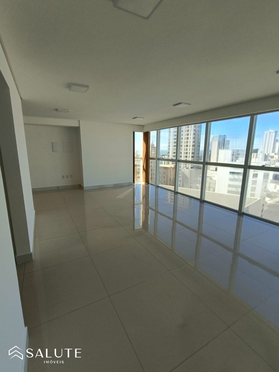 Sala comercial aluguel anual no Centro