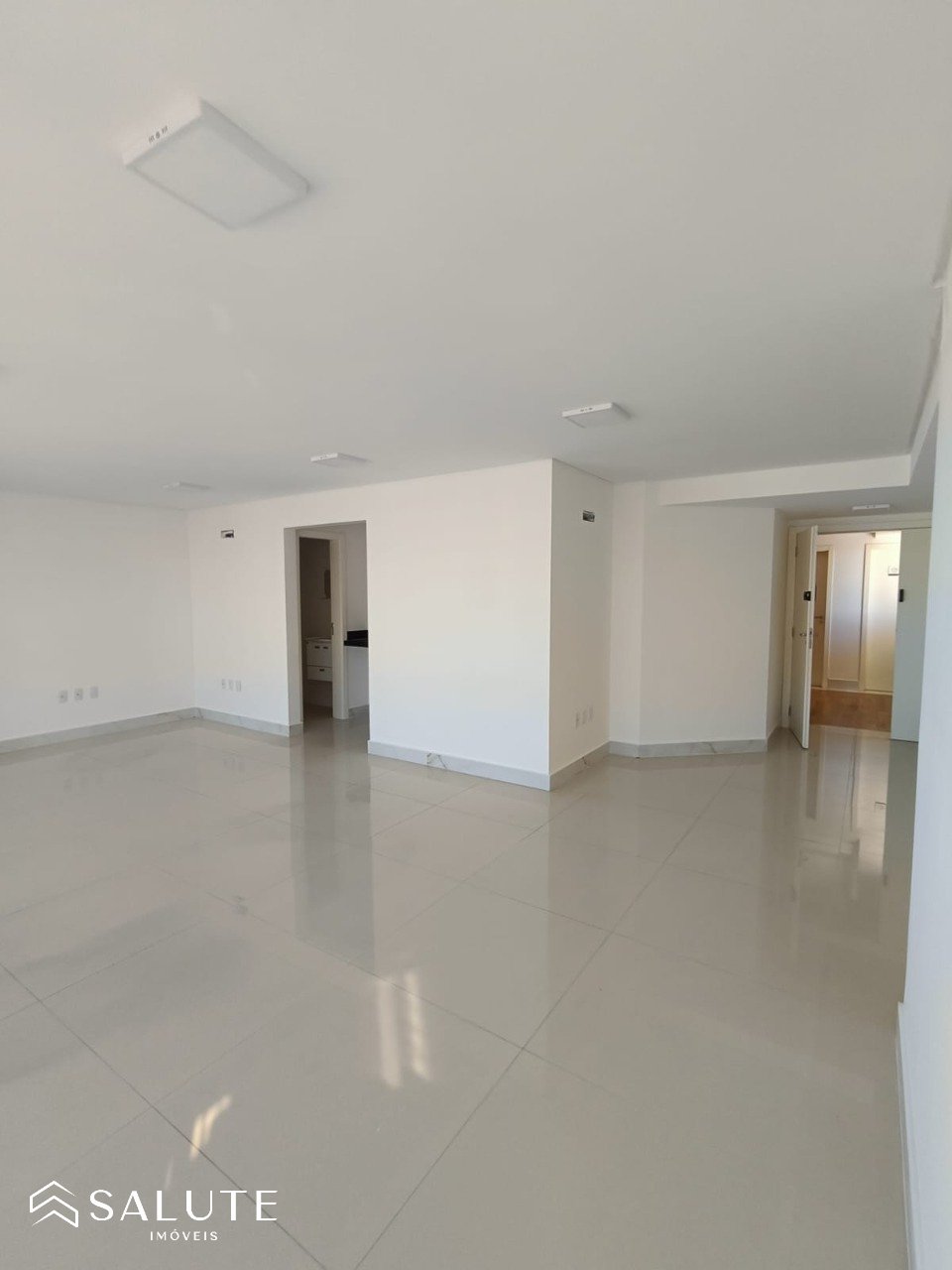 Sala comercial aluguel anual no Centro