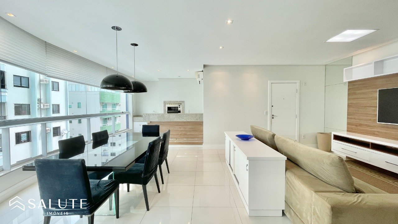 Apartamento locação anual 3 suítes Barra Sul