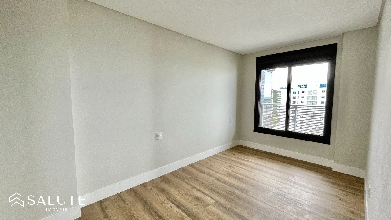 Apartamento à venda com 3 suítes na Praia Brava