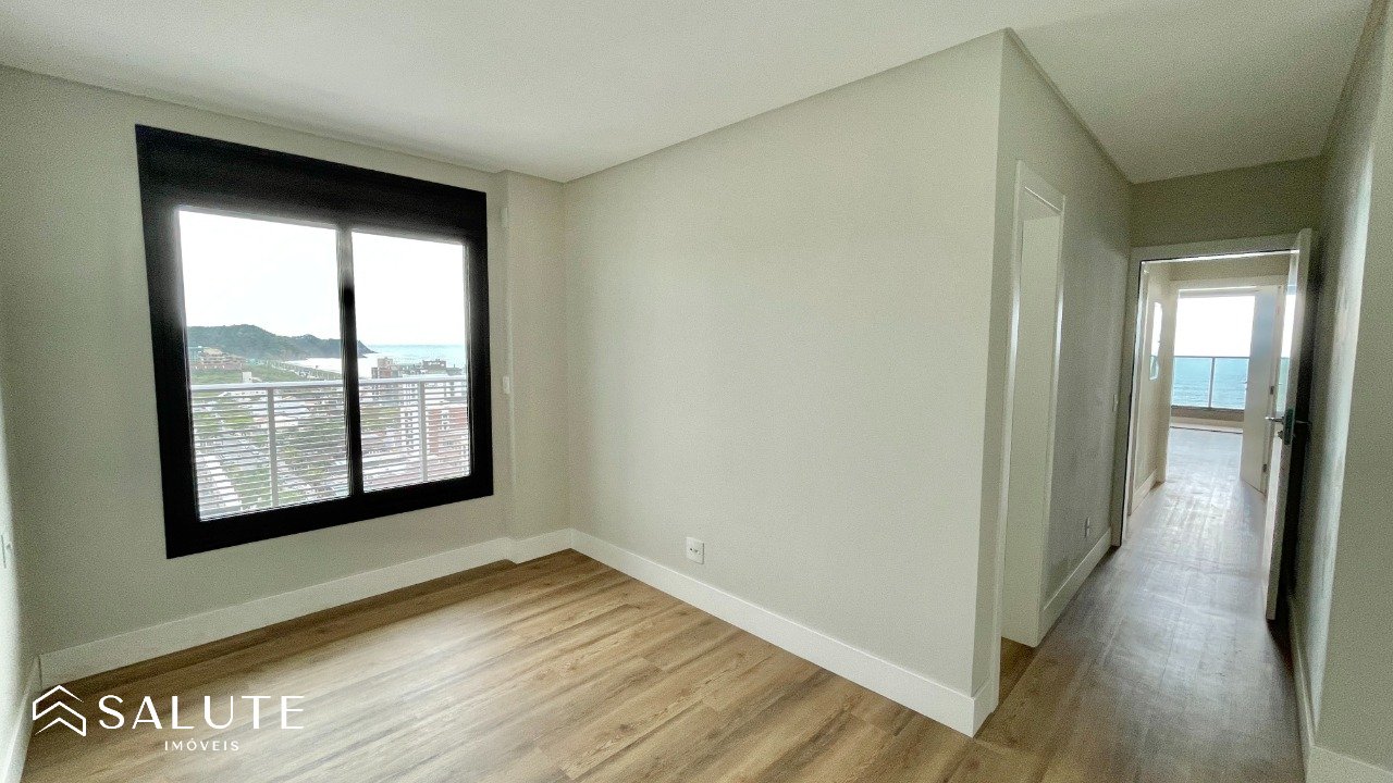 Apartamento à venda com 3 suítes na Praia Brava