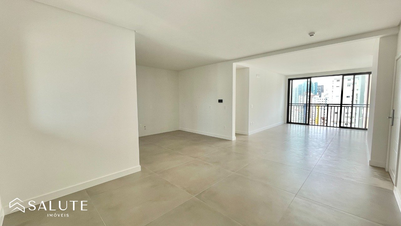 Apartamento a venda com 4 dormitórios na Barra Sul