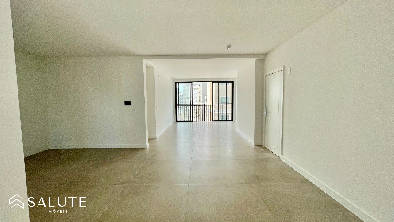 Apartamento a venda com 4 dormitórios na Barra Sul