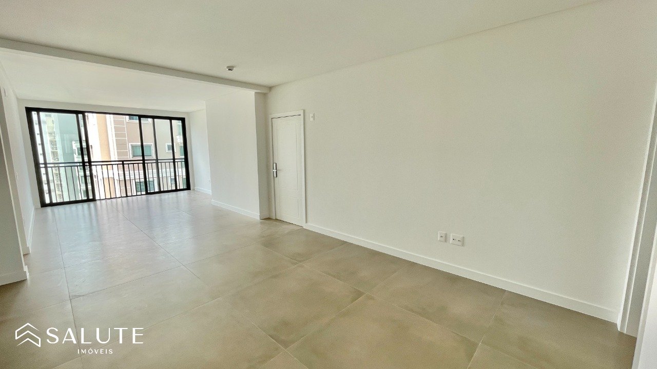 Apartamento a venda com 4 dormitórios na Barra Sul