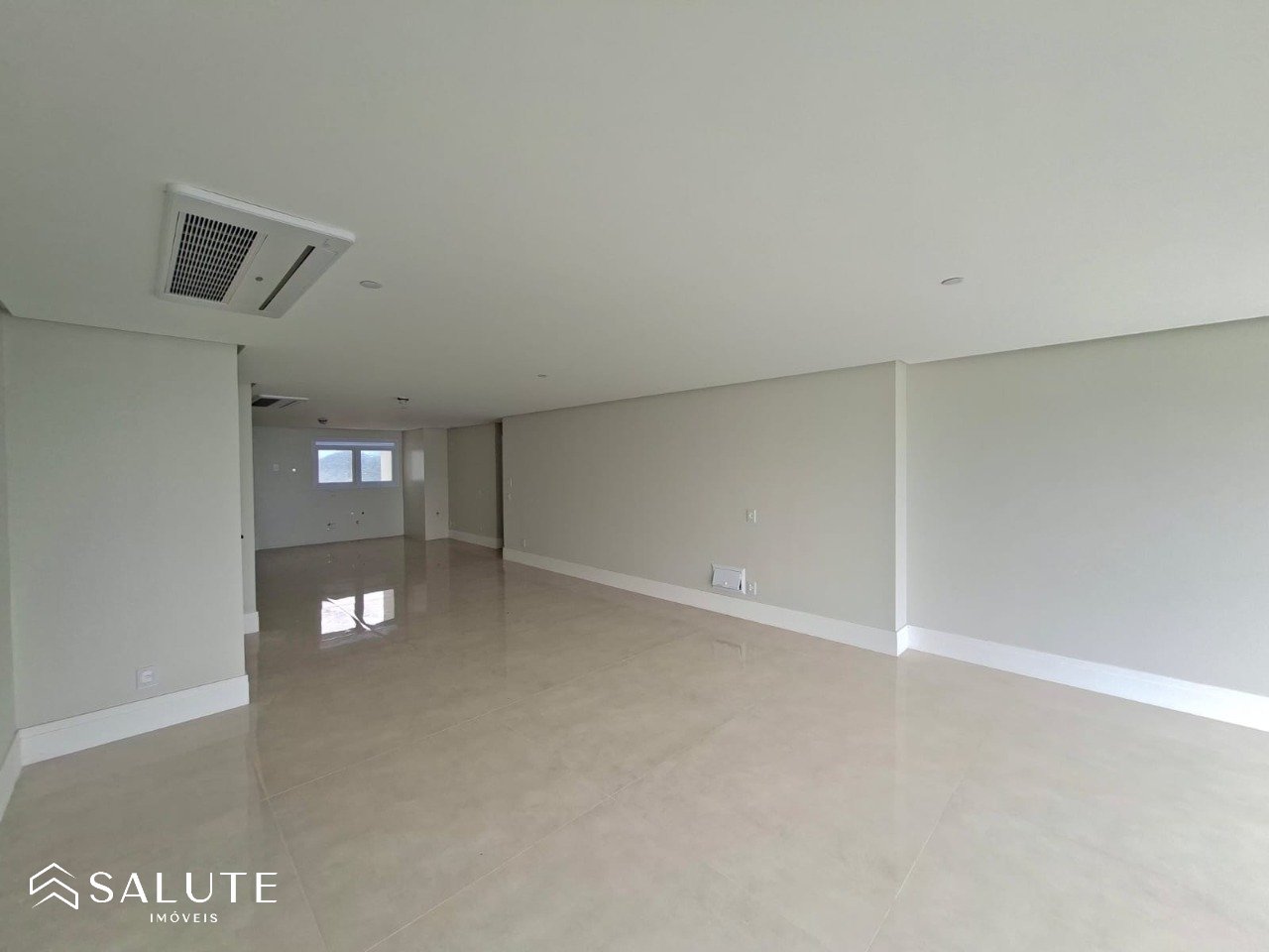 Apartamento alugue anual com 4 Suítes Barra Sul