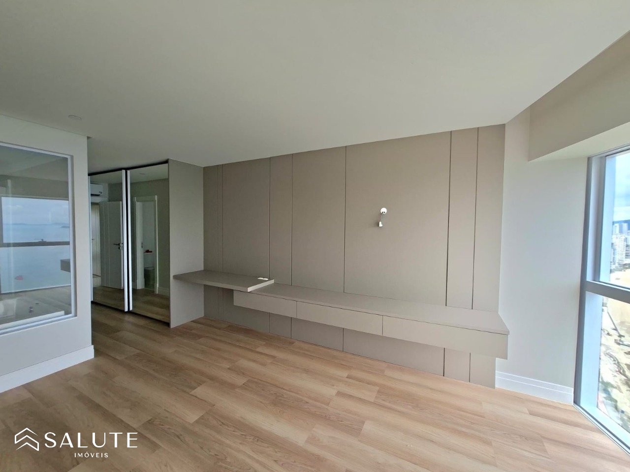 Apartamento alugue anual com 4 Suítes Barra Sul