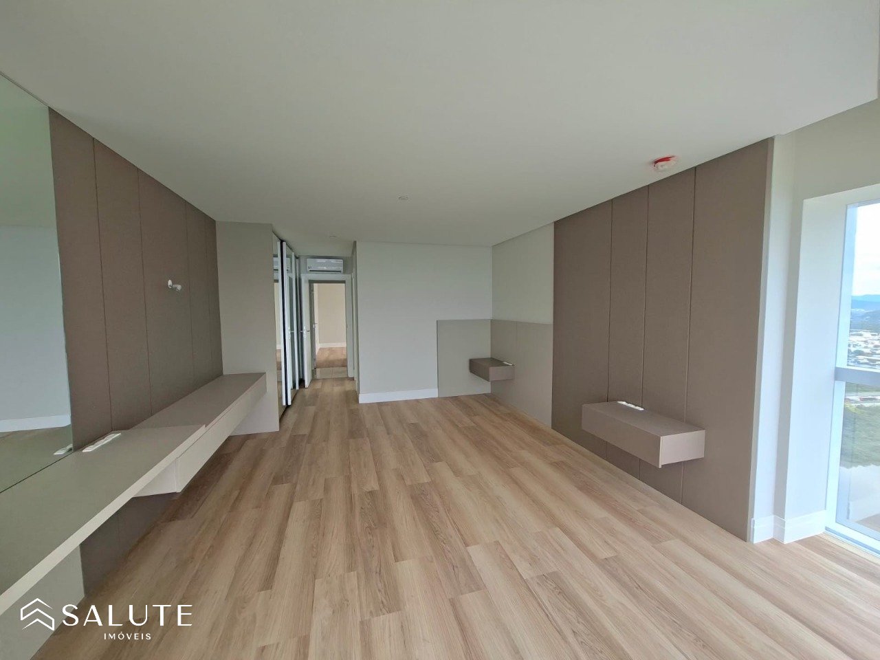 Apartamento alugue anual com 4 Suítes Barra Sul