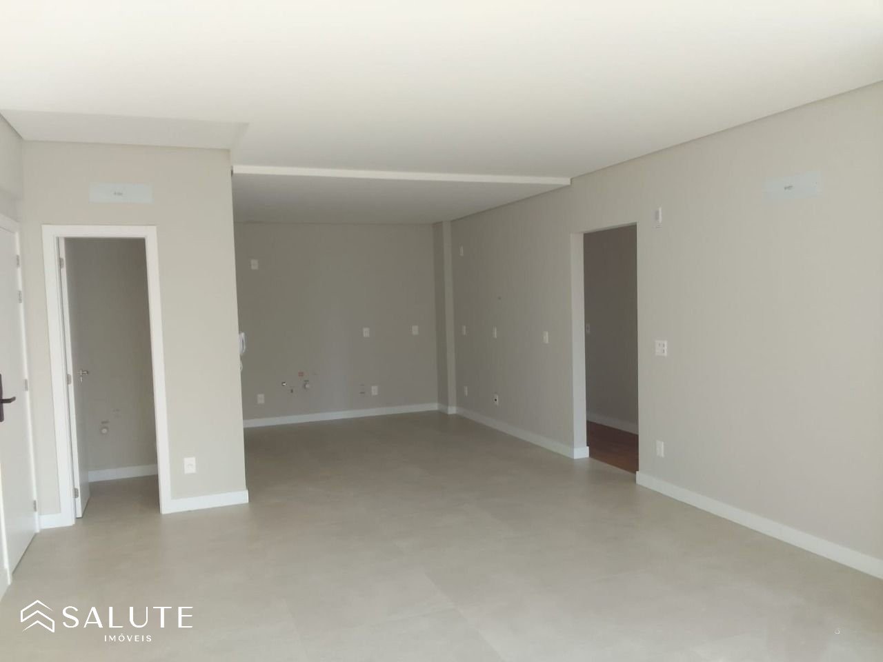 Apartamento à venda 4 suítes no Centro