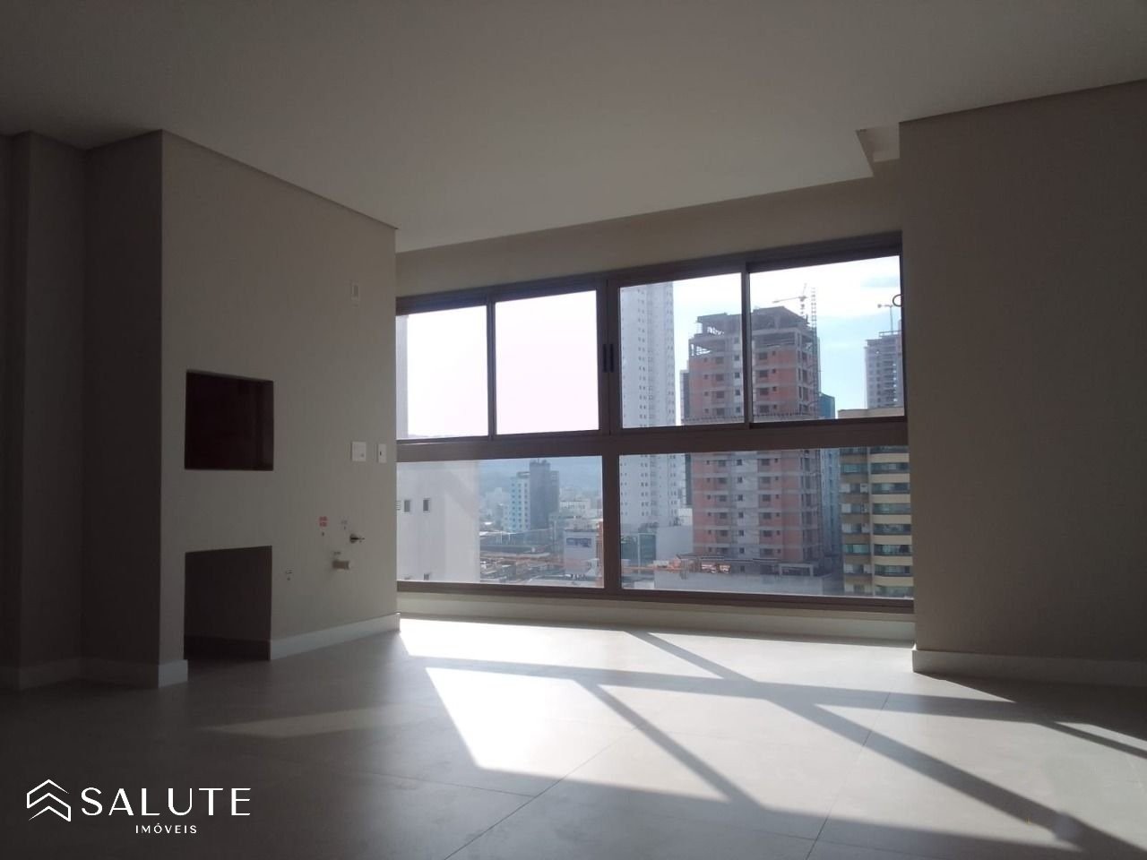 Apartamento à venda 4 suítes no Centro