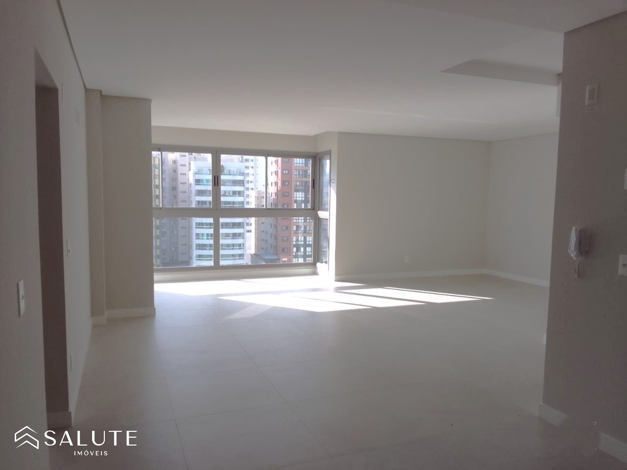 Apartamento à venda 4 suítes no Centro
