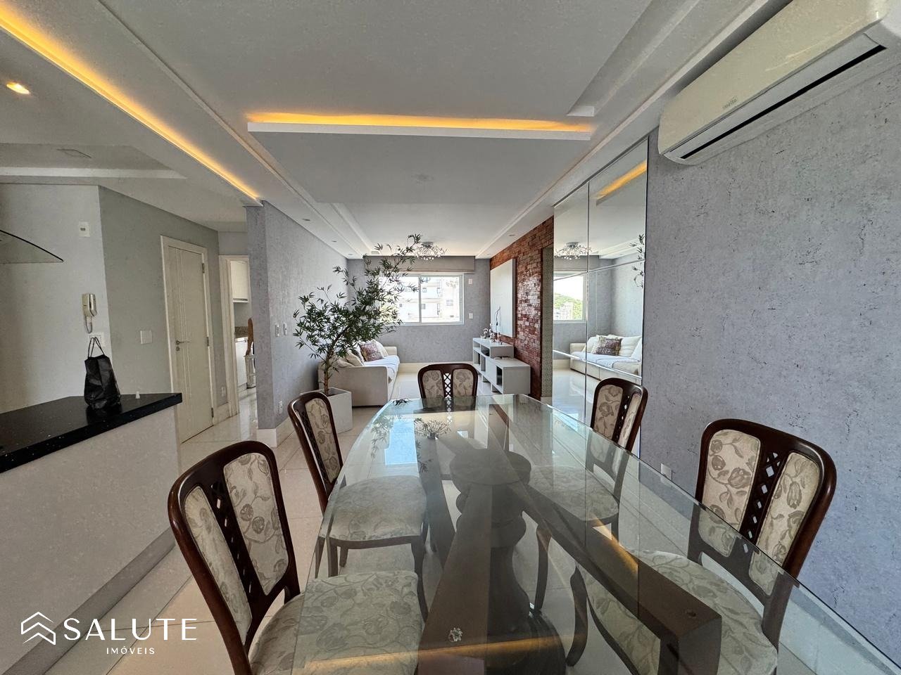 Apartamento locação anual 3 suítes Pioneiros