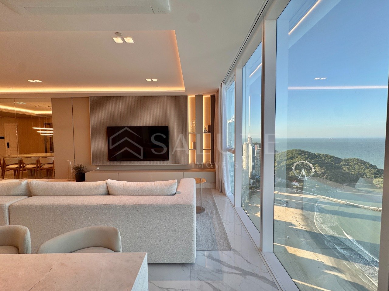 Apartamento à Venda com 4 Suítes na Barra Norte