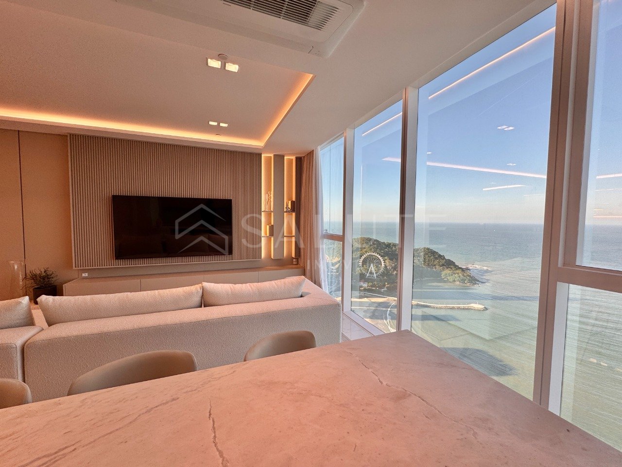 Apartamento à Venda com 4 Suítes na Barra Norte