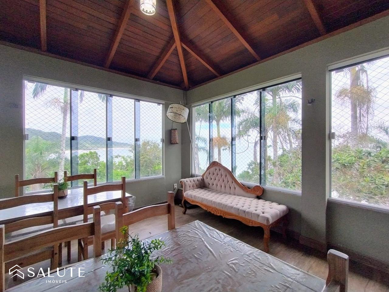 Casa á venda 4 Dormitórios na Praia das Taquaras