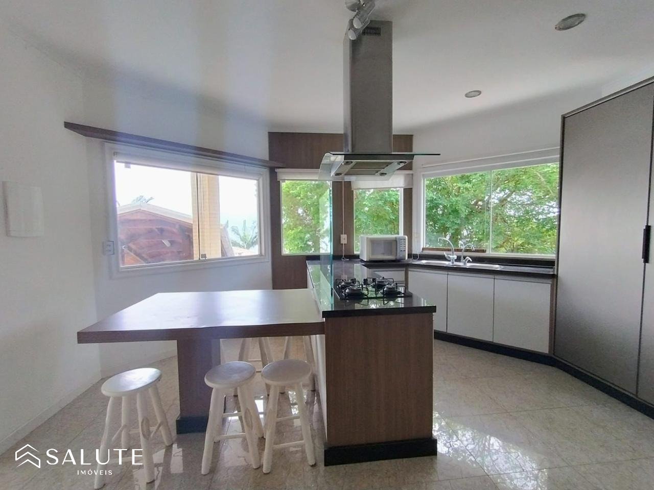 Casa á venda 4 Dormitórios na Praia das Taquaras