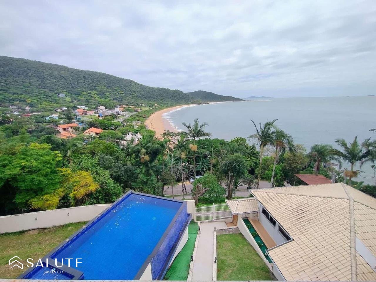 Casa á venda 4 Dormitórios na Praia das Taquaras