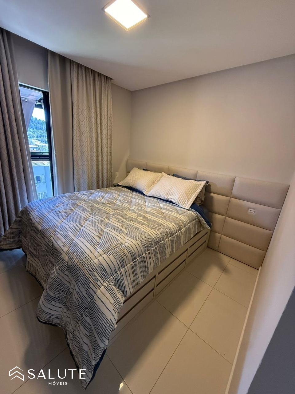 Apartamento á venda com 2 dormitório no Centro.