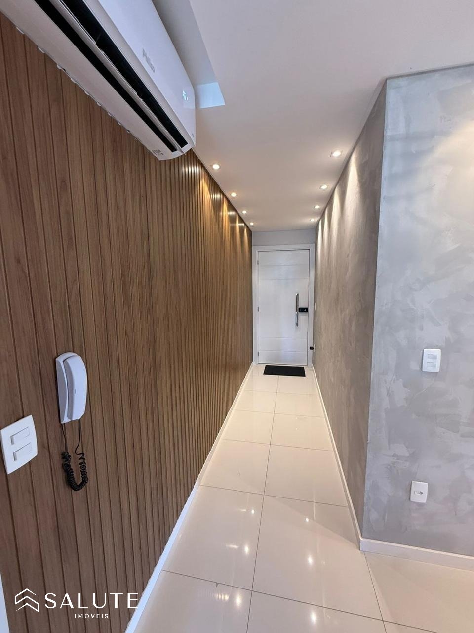 Apartamento á venda com 2 dormitório no Centro.